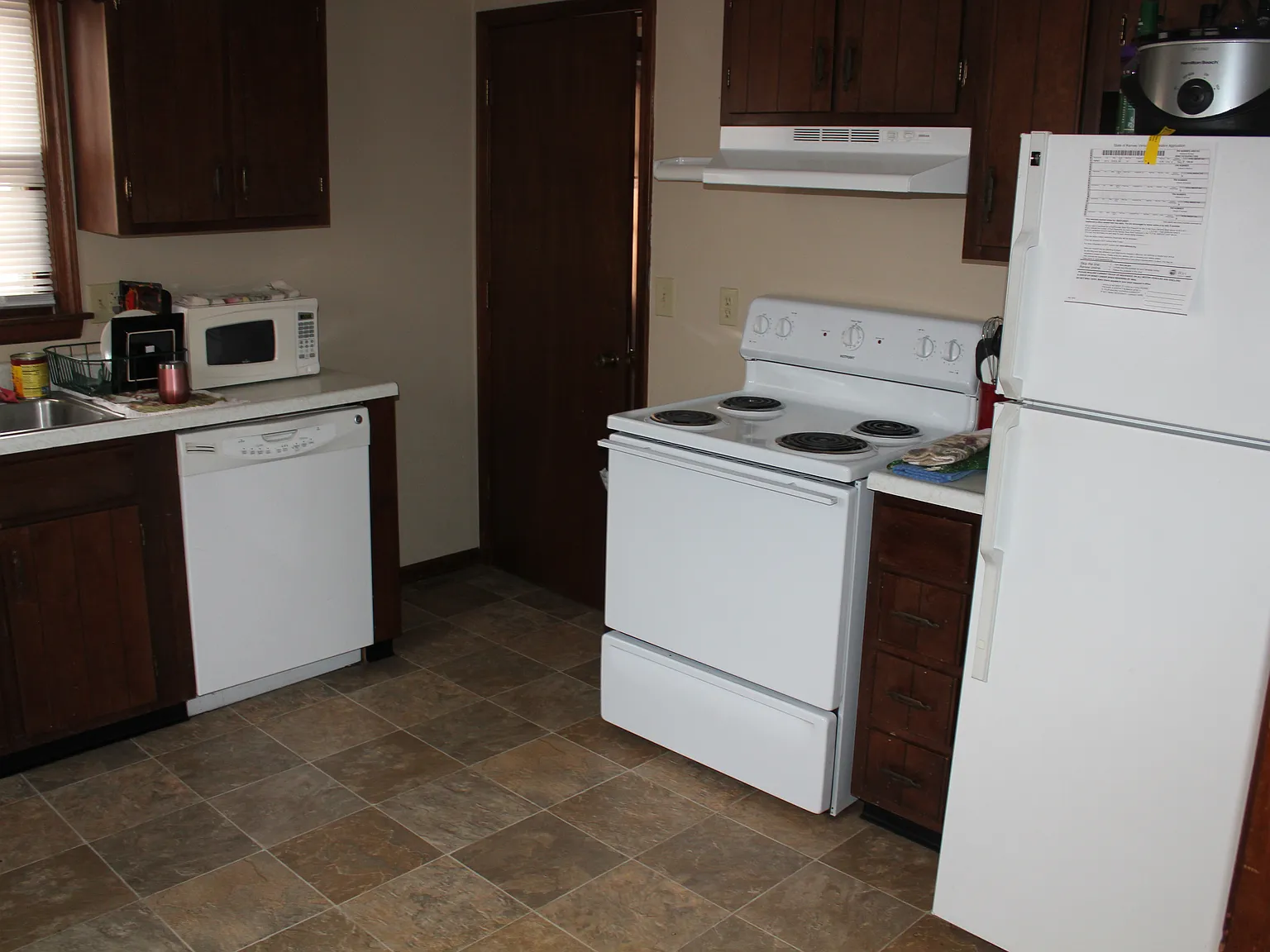 3 bed, 1500 sqft, $1,300 — Photo 2