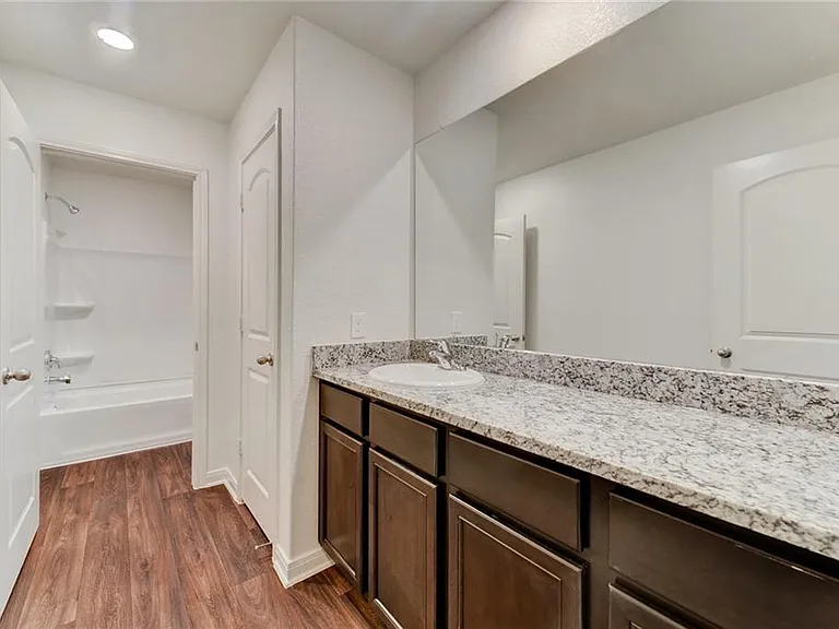 1001 Riverdale Cv — Photo 14
