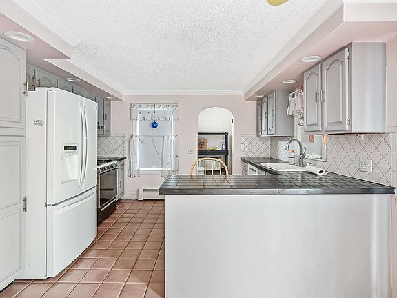 3rd image of 35 Wilson Ave