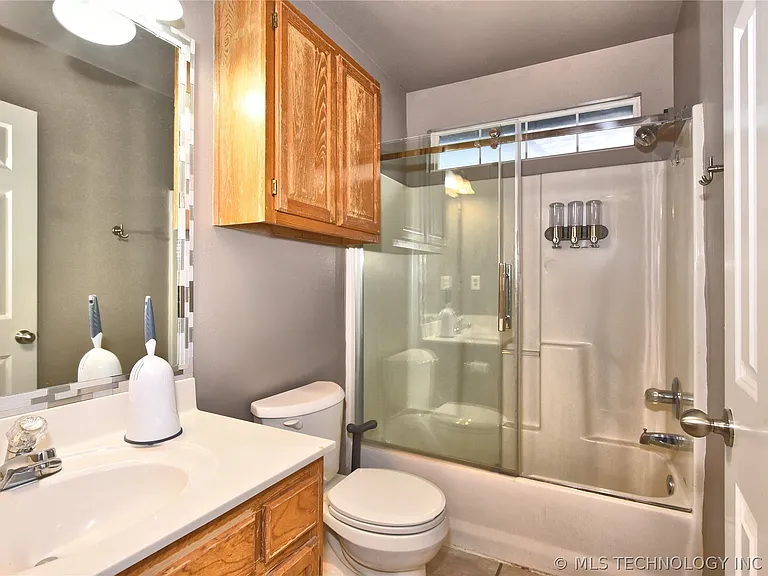 310 W K St — Photo 16