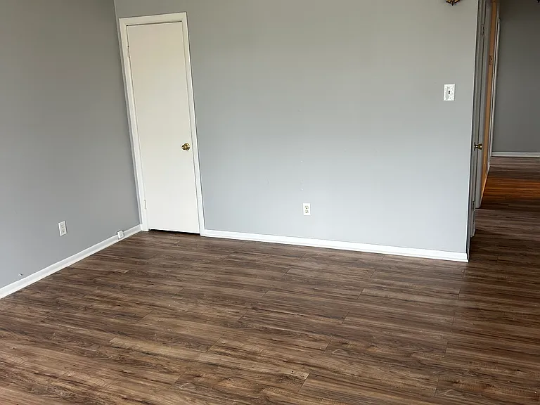 439 Risley Rd — Photo 2