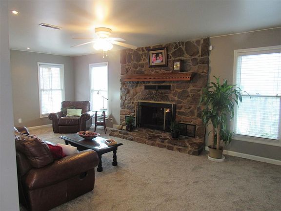 4th image of 1315 Melissa Ln