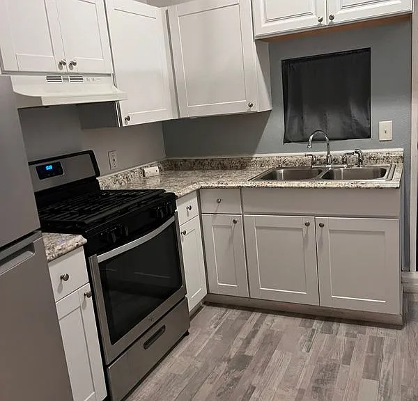 948 Martinique Dr — Photo 2