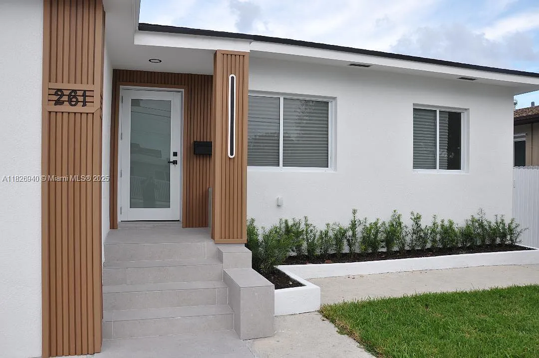 2 bed, $2,800 — Photo 1