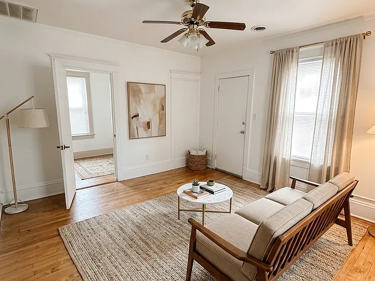 1818 N Pulaski St #4 — Photo 2