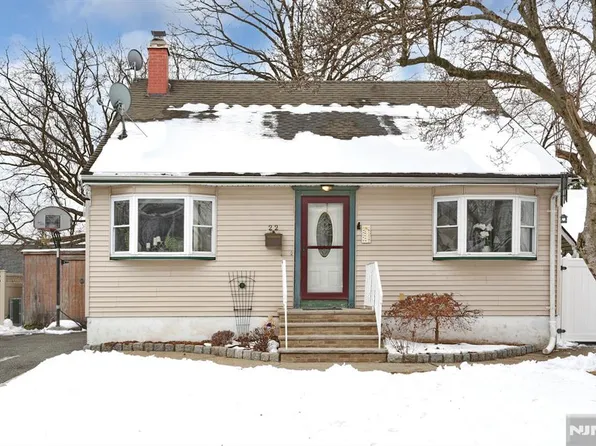 22 Margaret Ct, Dumont, NJ 07628