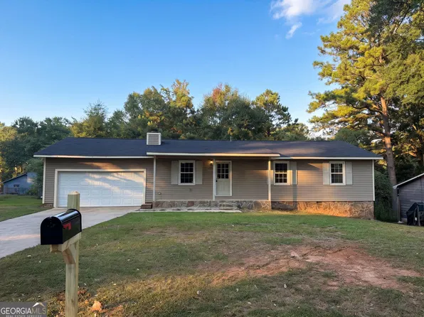 104 Hearthstone Dr, Lagrange, GA 30241
