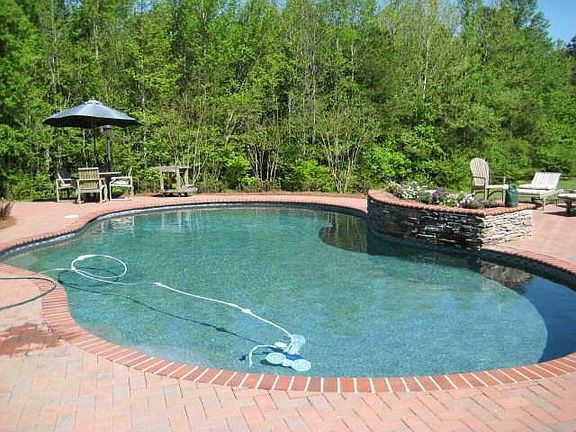 3rd image of 125 Fuller Dr