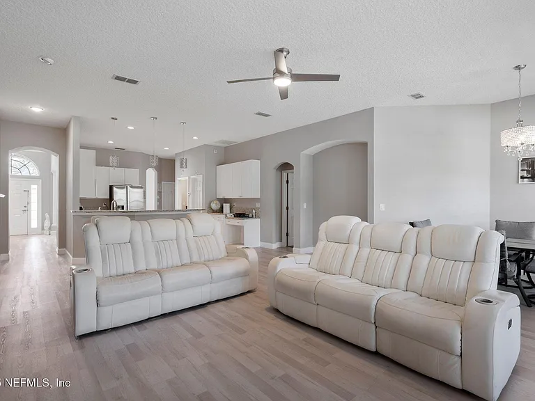 1816 Creekwood Ln — Photo 13