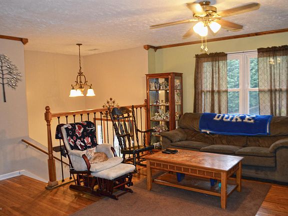 3rd image of 595 Hemlock St