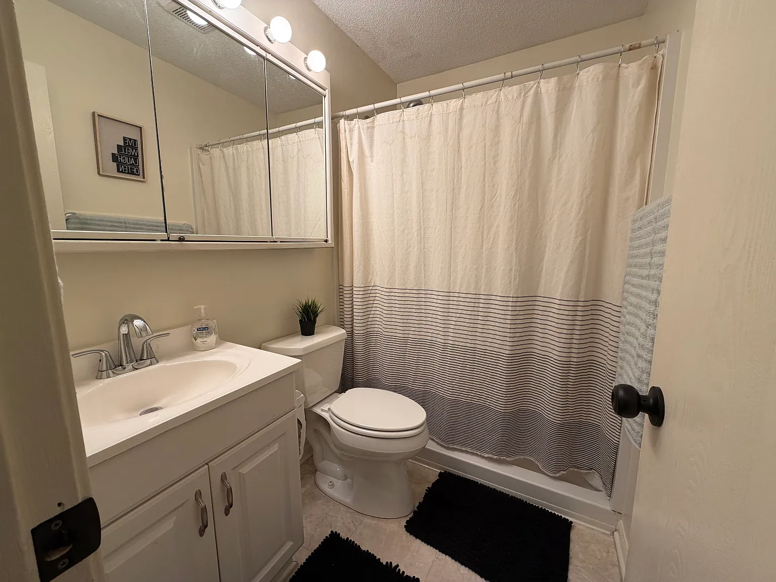 2 bed, 800 sqft, $1,800 — Photo 3