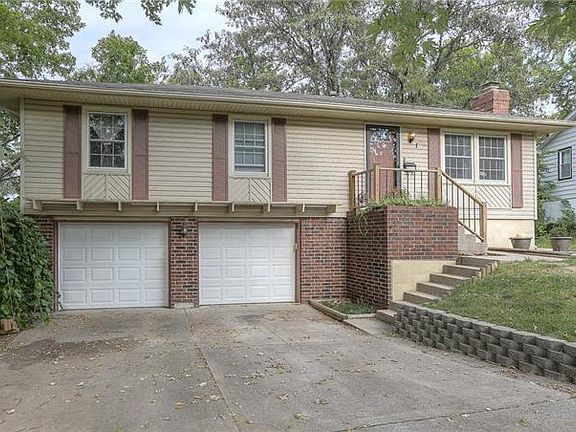 2nd image of 4130 Carriage Ln