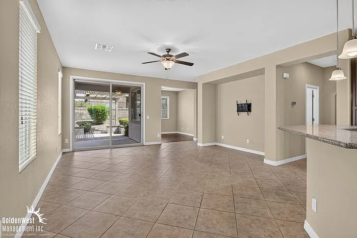 2 bed, 2.0 bath, 1390 sqft, $1,750 — Photo 3