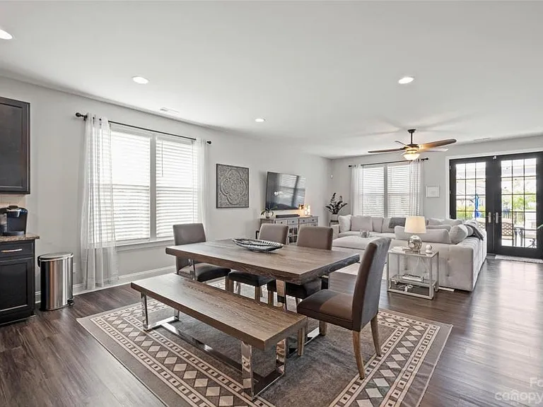 1003 Angora Ct — Photo 16