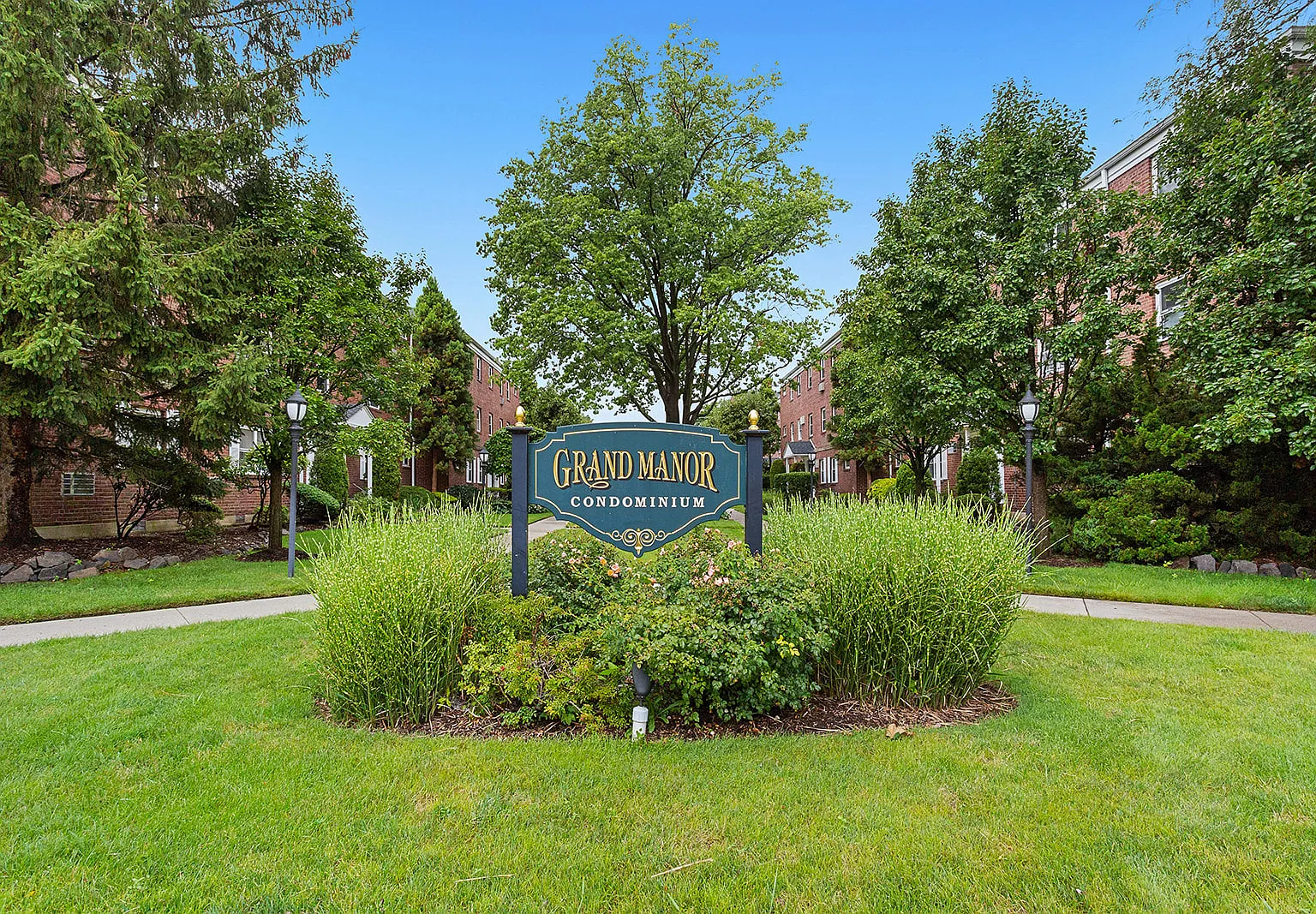2 bed, 330 sqft, $2,300 — Photo 1