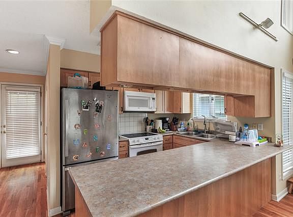 5th image of 6106 Catina St