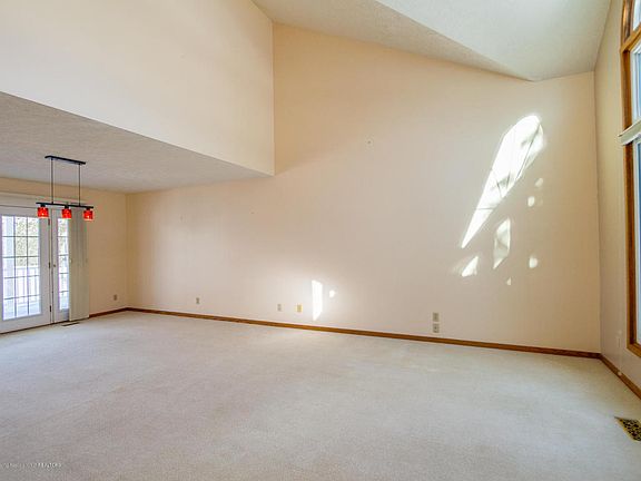 4th image of 5010 Runnymede Dr