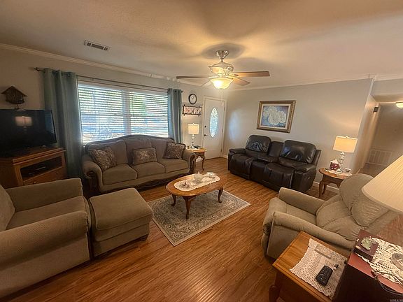 4th image of 395 Fleetwood Dr