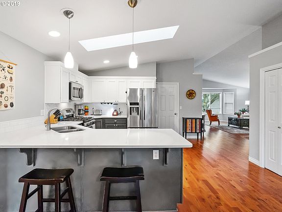 3rd image of 7414 NE 64th Cir