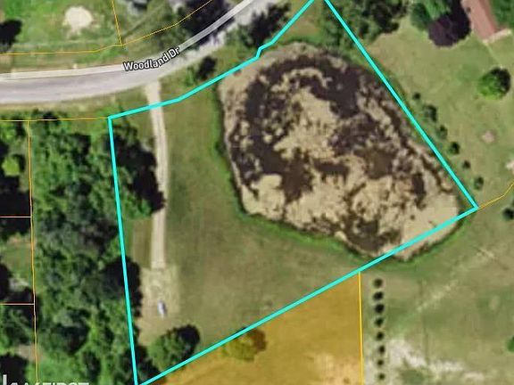 3rd image of 2951 Woodland Dr