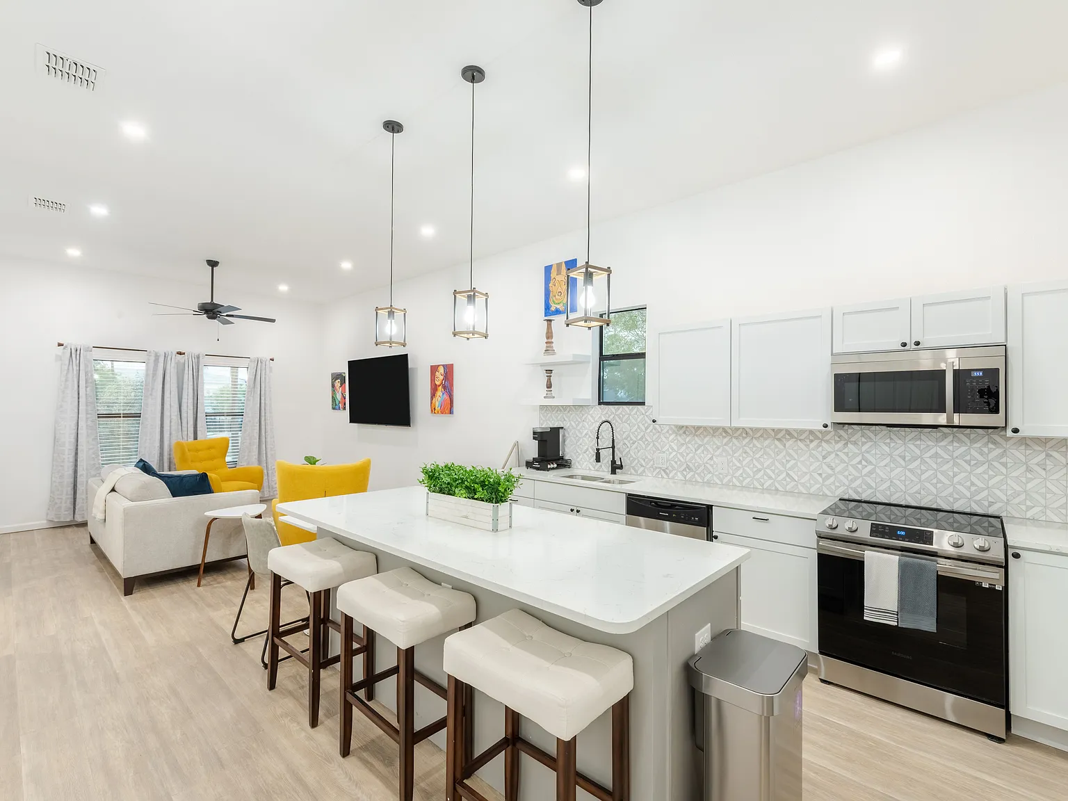 402 S Olive St — Photo 4