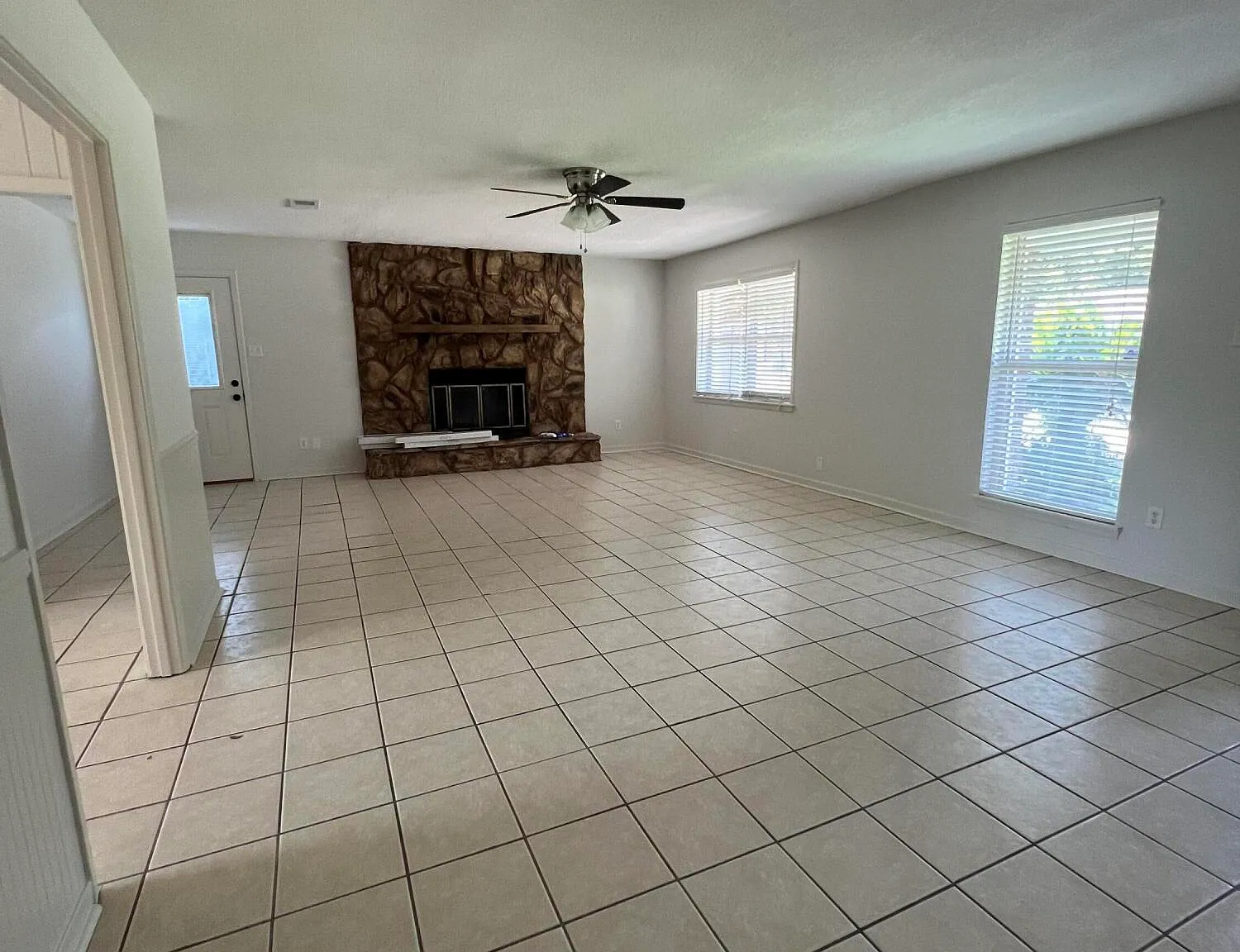 3 bed, 2.0 bath, 1598 sqft, $1,800 — Photo 4