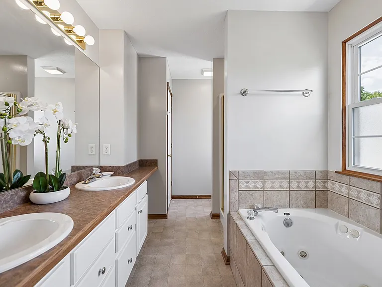 158 W Lombard Dr — Photo 16