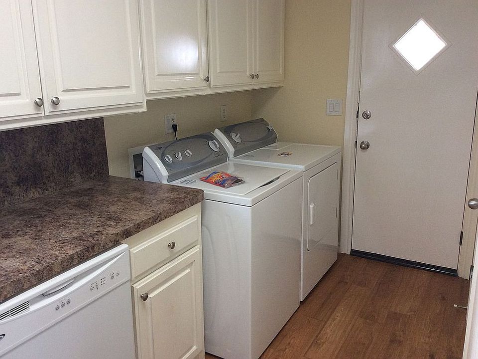 1st image of 901 Dakota St