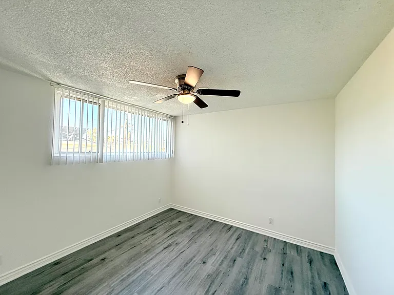 1029 N. Ardmore Avenue — Photo 17