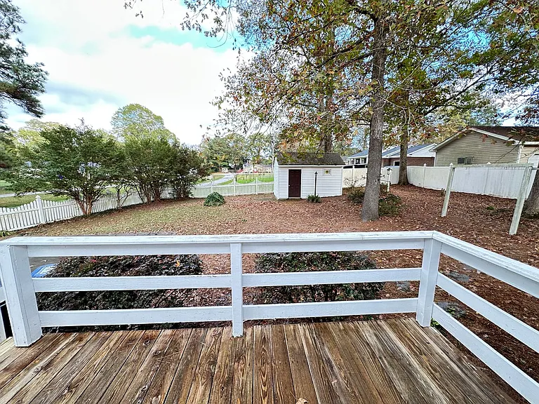 209 Oak Forest Dr — Photo 13