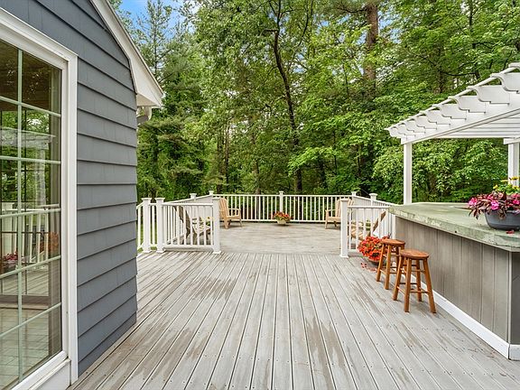 3rd image of 11 Farrwood Dr