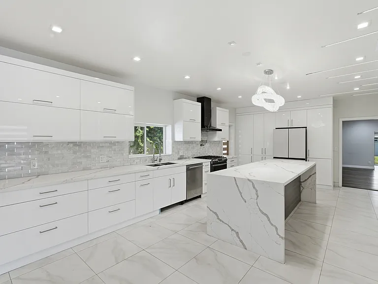 8647 Corbin Ave — Photo 1