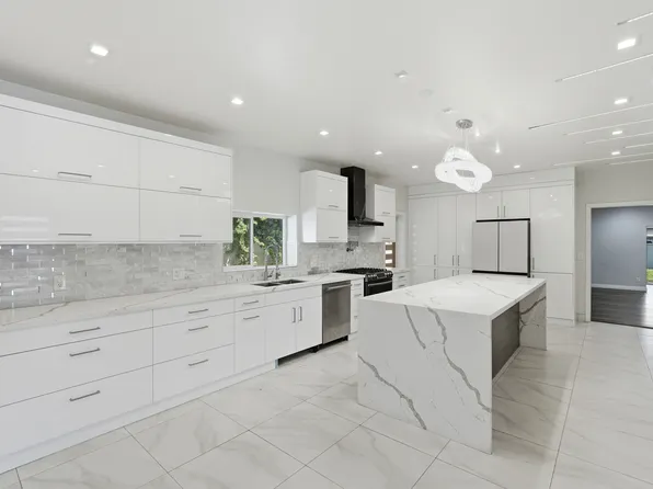 8647 Corbin Ave, Winnetka, CA 91306