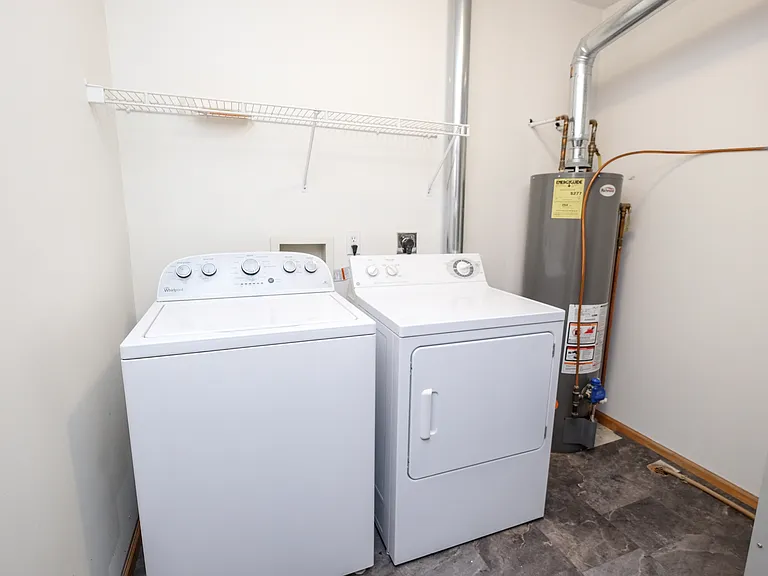 Oak Pointe Townhomes — Photo 17