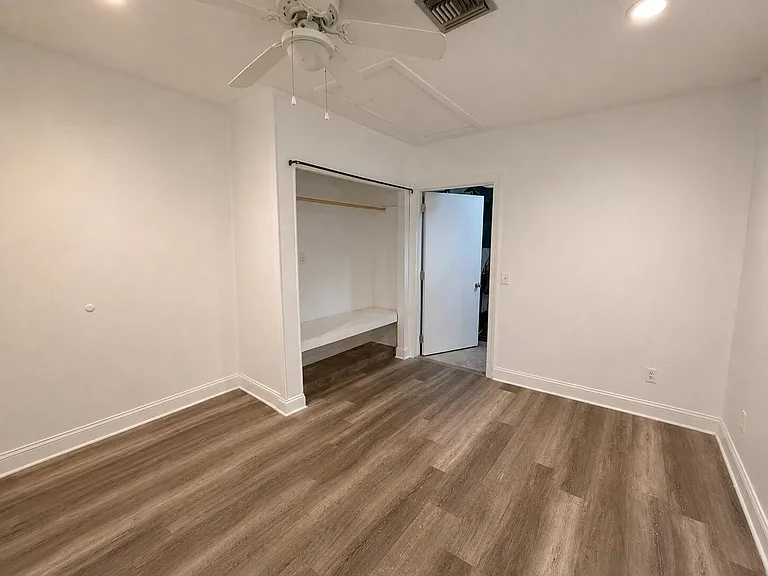 342 NW Curtis St — Photo 9