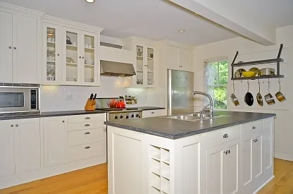 Charming East Hampton Village Home for Summer or year round — Photo 3