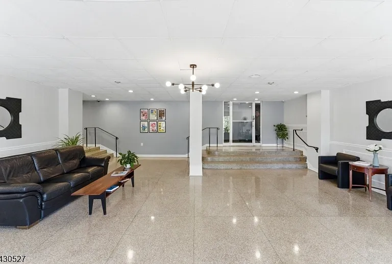 415 Claremont Ave — Photo 27