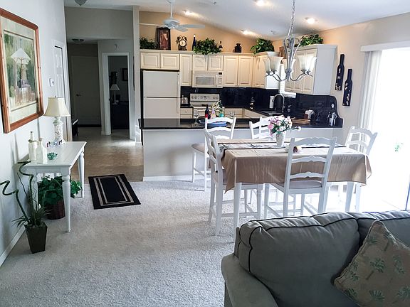 3rd image of 948 Tanglewood Pl