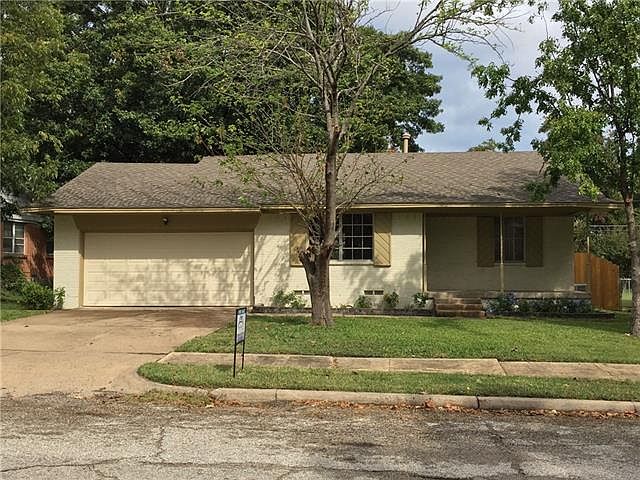 1st image of 825 Alamo Ln