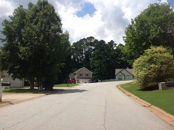 4th image of 370 Paris Dr