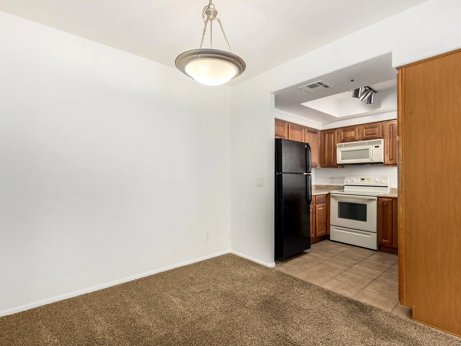 1 bed, 638 sqft, $1,595 — Photo 2