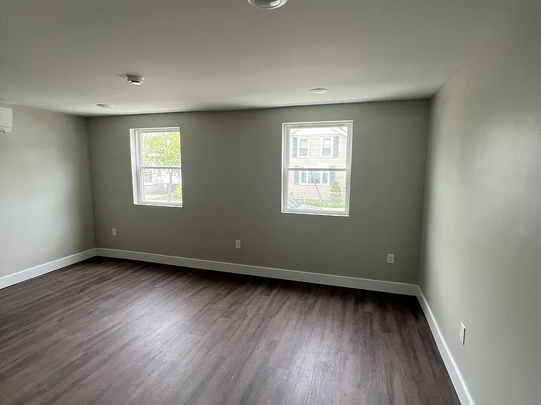 13 Columbia Ave — Photo 10