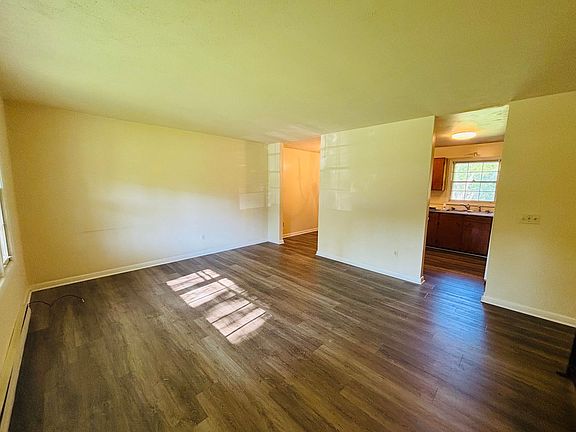 4th image of 1605 Lark Ln #3
