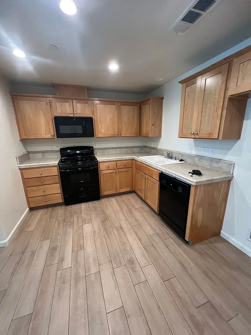 3062 Bright St. — Photo 4
