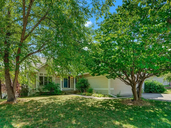 8843 Blackoaks Ln N, Maple Grove, MN 55311