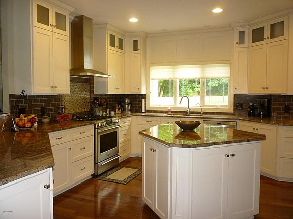 4th image of 1294 White Pine Dr SW
