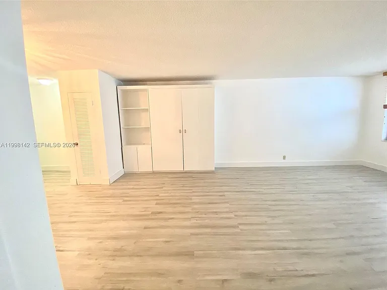 9225 Collins Ave #706 — Photo 5