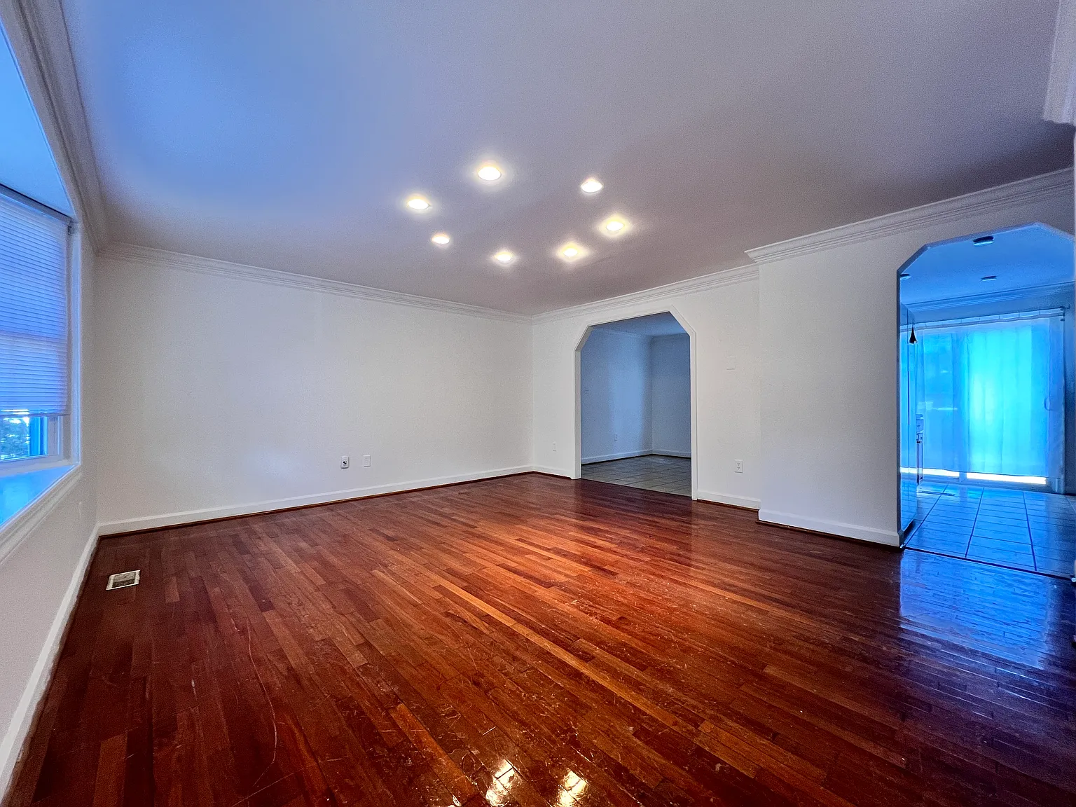 3 bed, 1040 sqft, $2,900 — Photo 4