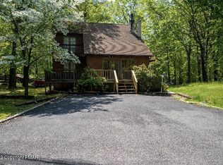 2136 Delaware Ct E, Bushkill, PA 18324