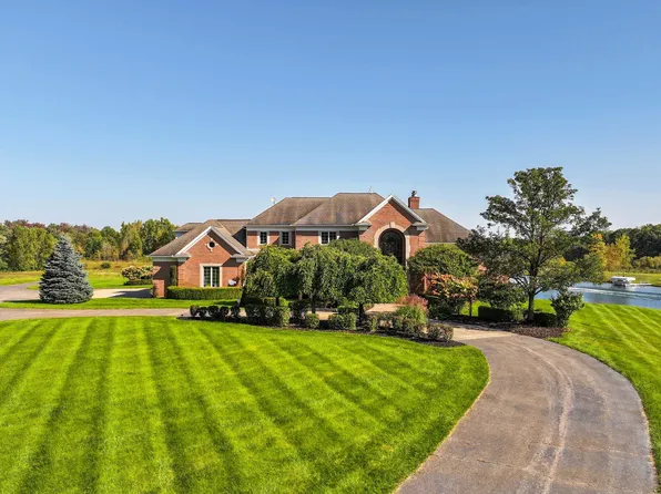 7441 Groveland Rd, Holly, MI 48442